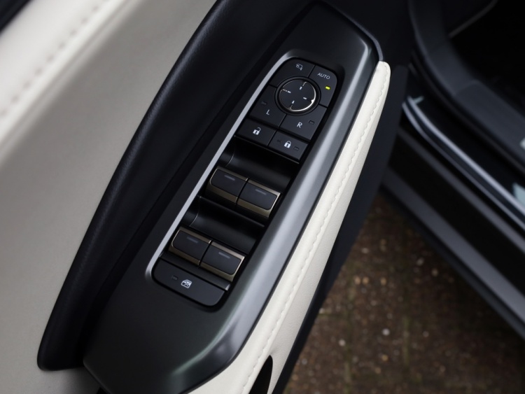 Lexus LBX Elegant 2WD | Tech Pack | Elektrische Achterklep | Leder