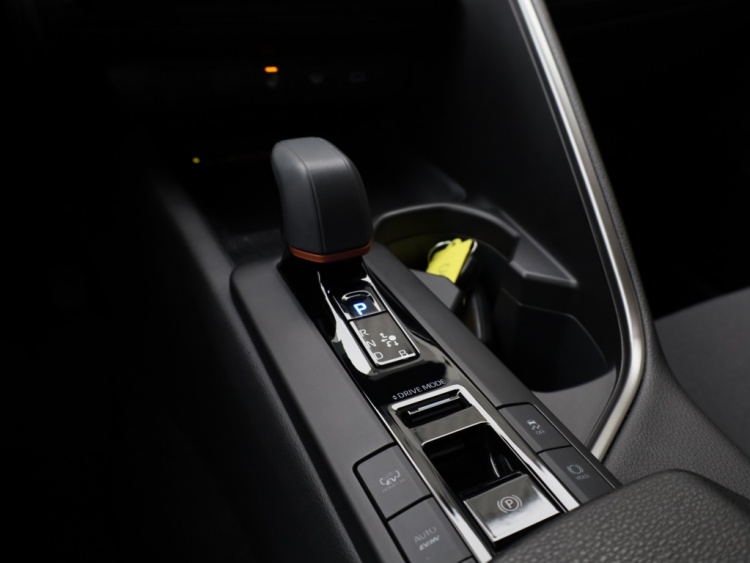 Toyota C-HR 2.0 PHEV 220 Dynamic | Bi-Tone | Premium Navi | Dodehoek