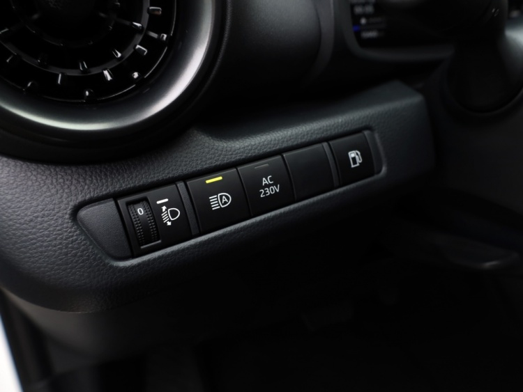 Toyota C-HR 2.0 PHEV 220 Dynamic | Bi-Tone | Premium Navi | Dodehoek