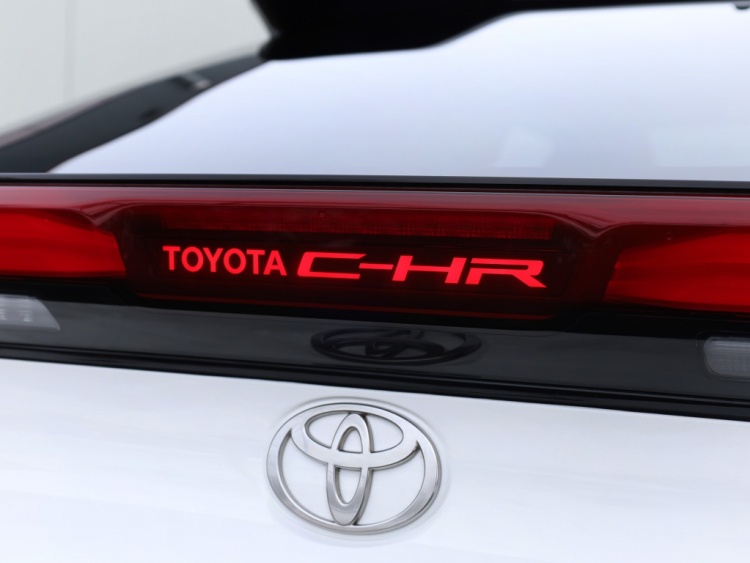 Toyota C-HR 2.0 PHEV 220 Dynamic | Bi-Tone | Premium Navi | Dodehoek