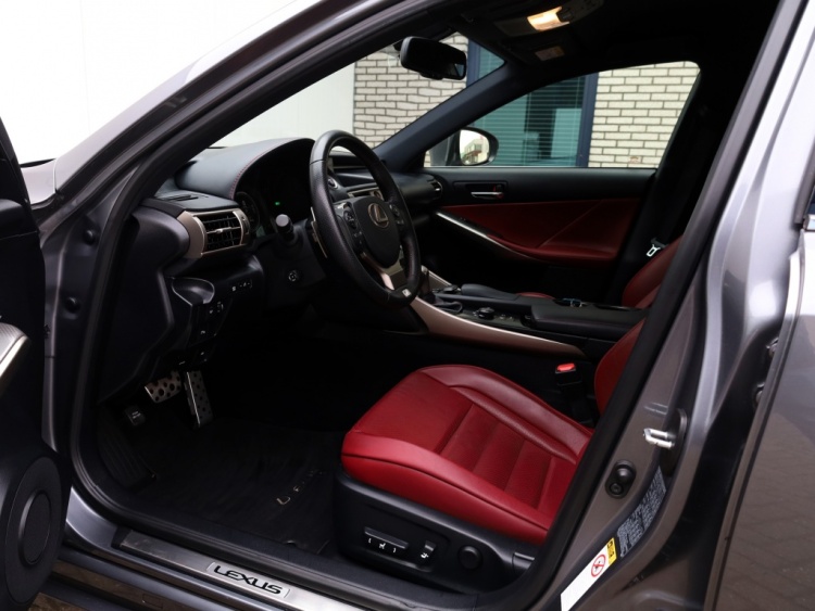 Lexus IS 300h F Sport Line | Mark Levinson | Stoelventilatie | Full LED