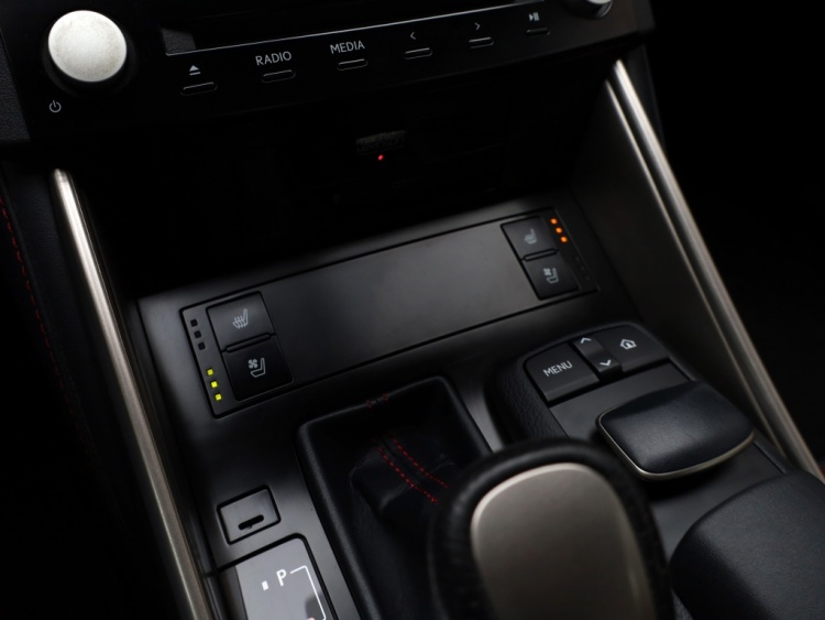 Lexus IS 300h F Sport Line | Mark Levinson | Stoelventilatie | Full LED