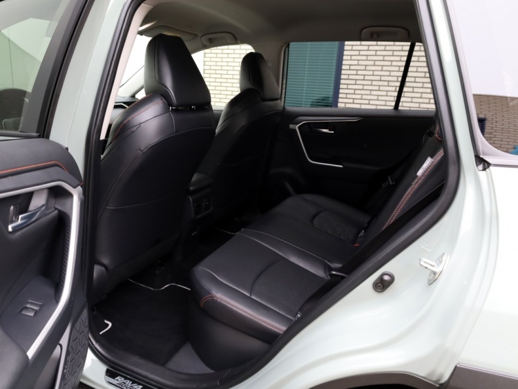 Toyota RAV4 2.5 Hybrid AWD Adventure | Treeplanken | Stoel/Stuurwielverwarm