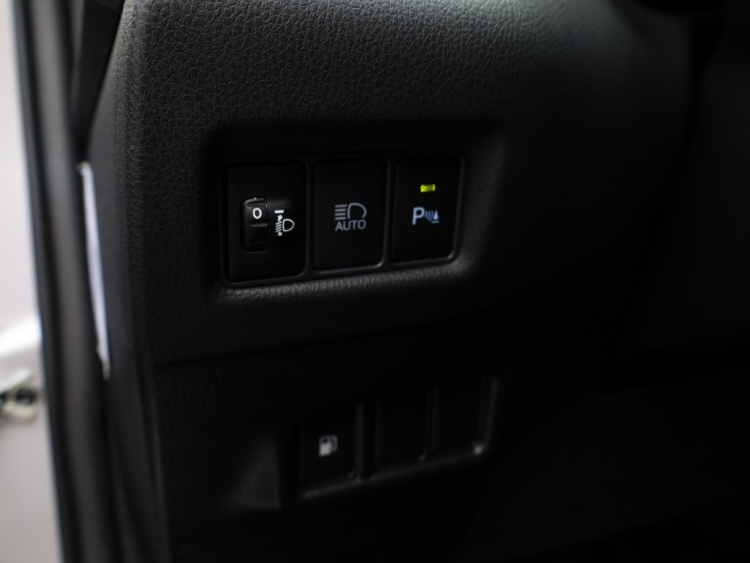 Toyota C-HR 1.8 Hybrid Dynamic | Stoelverwarming | Navigatie | Parkeersensor