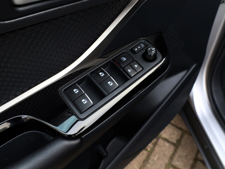 Toyota C-HR 1.8 Hybrid Dynamic | Stoelverwarming | Navigatie | Parkeersensor