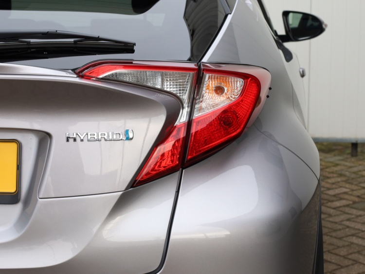 Toyota C-HR 1.8 Hybrid Dynamic | Stoelverwarming | Navigatie | Parkeersensor