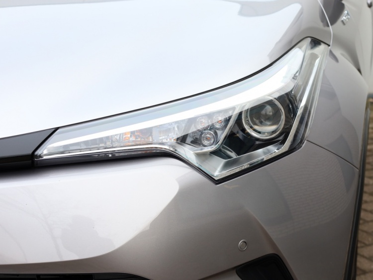 Toyota C-HR 1.8 Hybrid Dynamic | Stoelverwarming | Navigatie | Parkeersensor