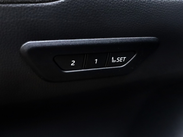 Toyota C-HR 2.0 Hybrid 200 Executive | JBL | Half Leder | El Achterklep