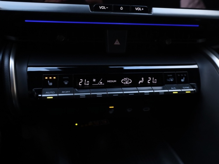 Toyota C-HR 2.0 Hybrid 200 Executive | JBL | Half Leder | El Achterklep