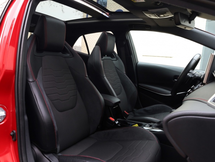 Toyota Corolla 2.0 Hybrid Executive | Panoramadak | Leder/Alcantara | JBL