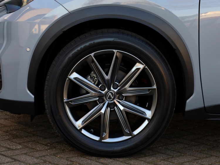 Lexus LBX Relax AWD | Mark Levinson | Head-up | Park Assist