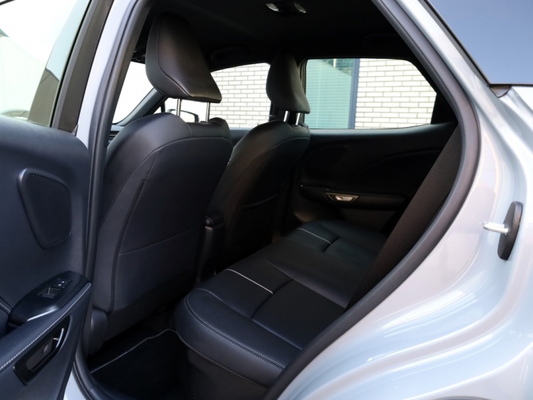 Lexus LBX Relax AWD | Mark Levinson | Head-up | Park Assist