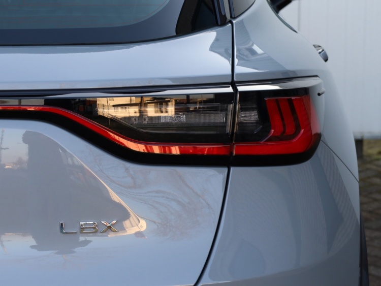 Lexus LBX Relax AWD | Mark Levinson | Head-up | Park Assist