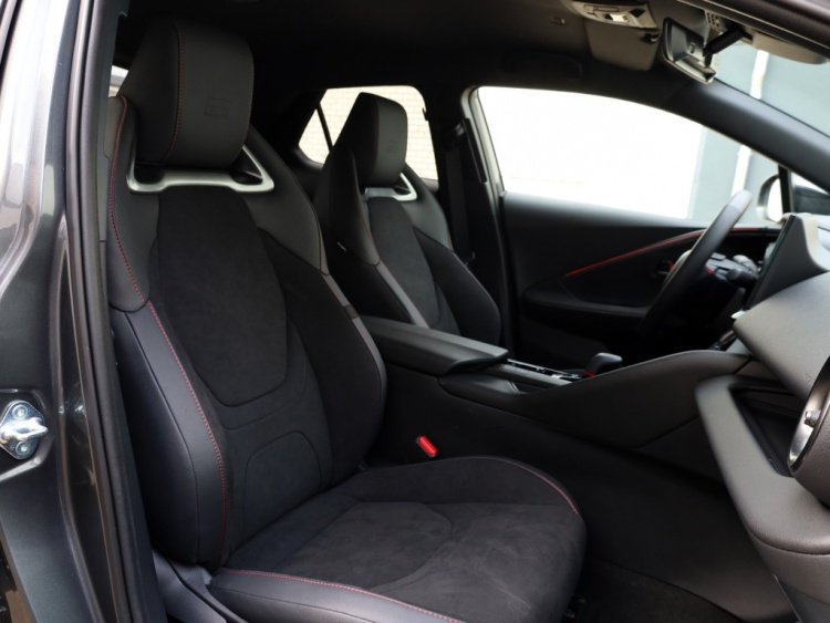 Toyota C-HR 2.0 PHEV 220 GR Sport | Leder/Alcantara | JBL | Memory Seat