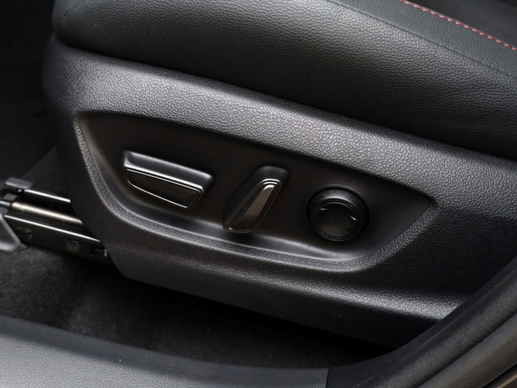 Toyota C-HR 2.0 PHEV 220 GR Sport | Leder/Alcantara | JBL | Memory Seat