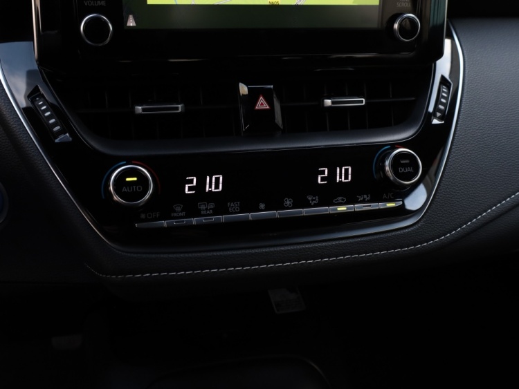 Toyota Corolla Touring Sports 1.8 Hybrid Business | Navigatie | Camera | Climate Control