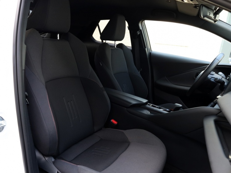 Toyota C-HR 2.0 Hybrid 200 Dynamic | Stuurverwarming | Trekhaak | El. Achter