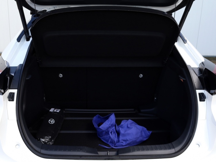 Toyota C-HR 2.0 Hybrid 200 Dynamic | Stuurverwarming | Trekhaak | El. Achter