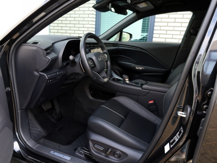 Lexus LBX Relax 2WD | Leder | Memory Seat | Trekhaak