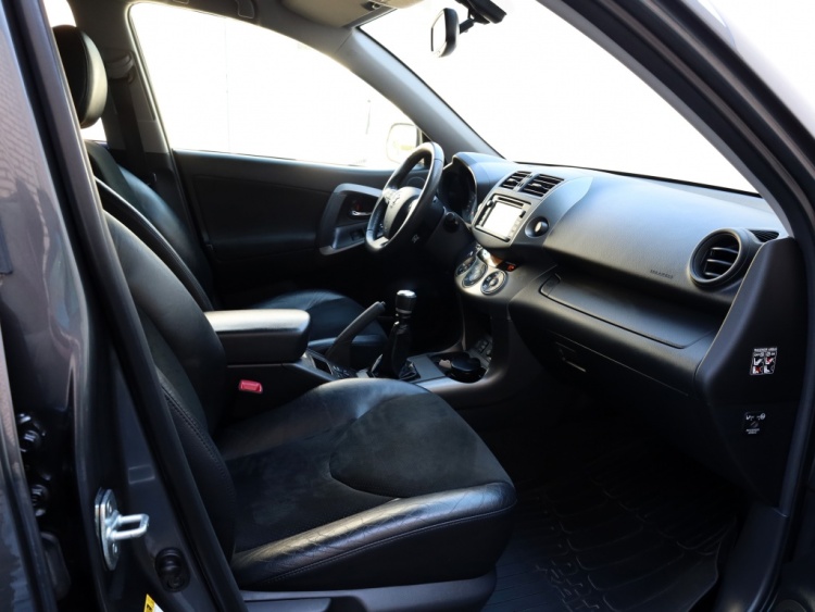 Toyota RAV4 2.0 VVTi 4WD Executive Business | Leder/Alcantara | Trekhaak