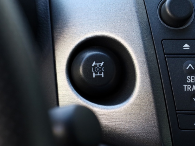 Toyota RAV4 2.0 VVTi Dynamic 4WD | 2000 kg trekgewicht | Clima | Trekhaak