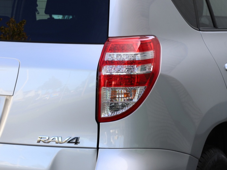 Toyota RAV4 2.0 VVTi Dynamic 4WD | 2000 kg trekgewicht | Clima | Trekhaak