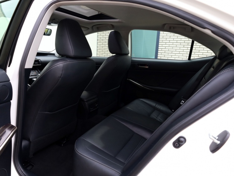 Lexus IS 300h Hybrid Luxury Line | Mark Levinson | Stoelventilatie | Schu