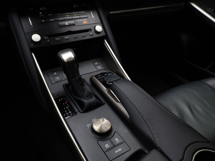 Lexus IS 300h Hybrid Luxury Line | Mark Levinson | Stoelventilatie | Schu