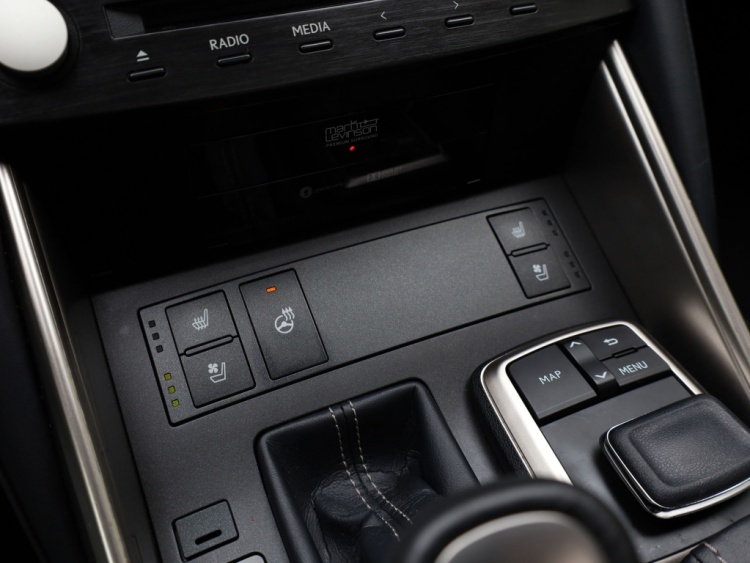 Lexus IS 300h Hybrid Luxury Line | Mark Levinson | Stoelventilatie | Schu