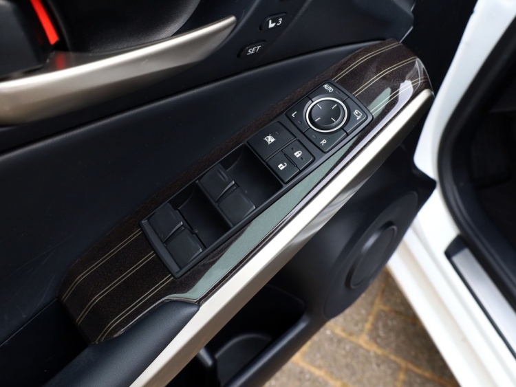 Lexus IS 300h Hybrid Luxury Line | Mark Levinson | Stoelventilatie | Schu