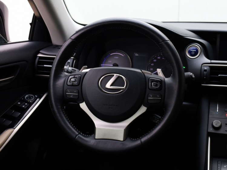 Lexus IS 300h Sport Edition | Stoelverwarming | Parkeersensoren | NL-Auto