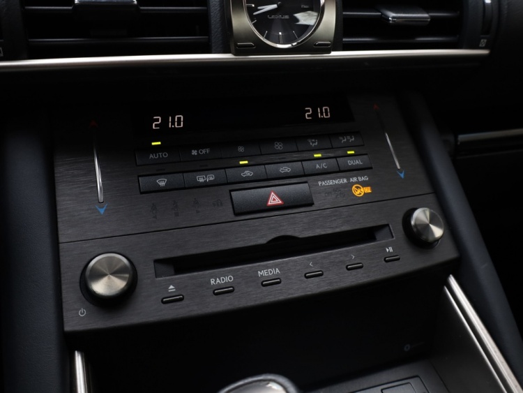 Lexus IS 300h Sport Edition | Stoelverwarming | Parkeersensoren | NL-Auto