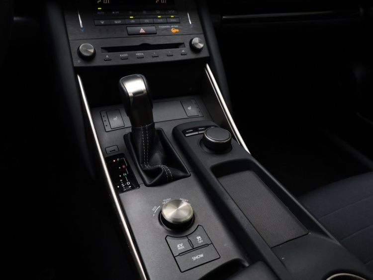 Lexus IS 300h Sport Edition | Stoelverwarming | Parkeersensoren | NL-Auto