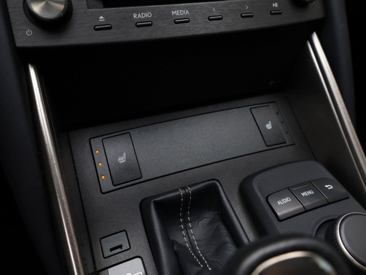 Lexus IS 300h Sport Edition | Stoelverwarming | Parkeersensoren | NL-Auto