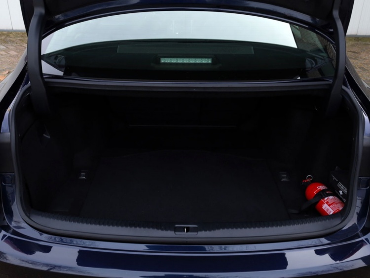 Lexus IS 300h Sport Edition | Stoelverwarming | Parkeersensoren | NL-Auto