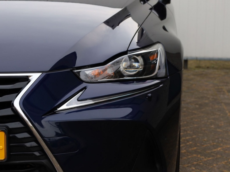 Lexus IS 300h Sport Edition | Stoelverwarming | Parkeersensoren | NL-Auto