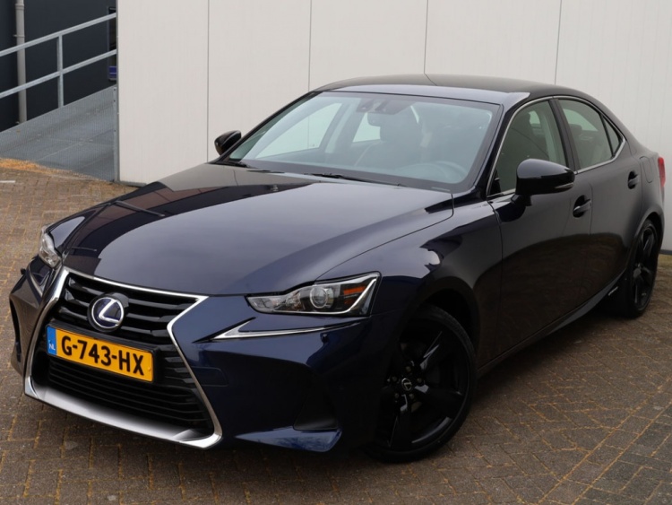 Lexus IS 300h Sport Edition | Stoelverwarming | Parkeersensoren | NL-Auto