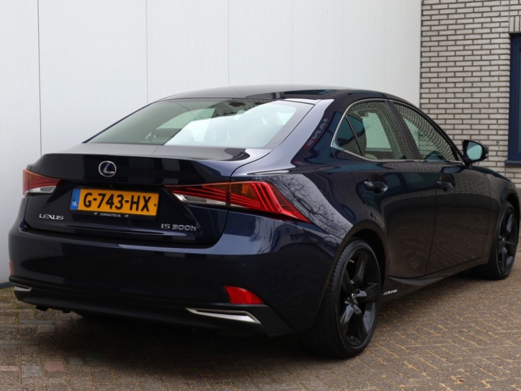 Lexus IS 300h Sport Edition | Stoelverwarming | Parkeersensoren | NL-Auto