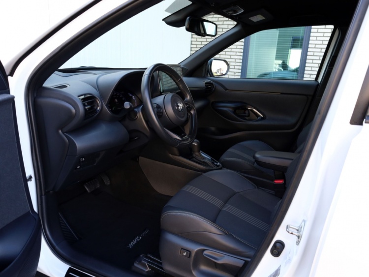 Toyota Yaris Cross 1.5 Hybrid Adventure | Head-Up | Half Leder | Dodehoek