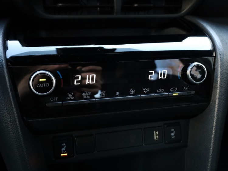 Toyota Yaris Cross 1.5 Hybrid Adventure | Head-Up | Half Leder | Dodehoek