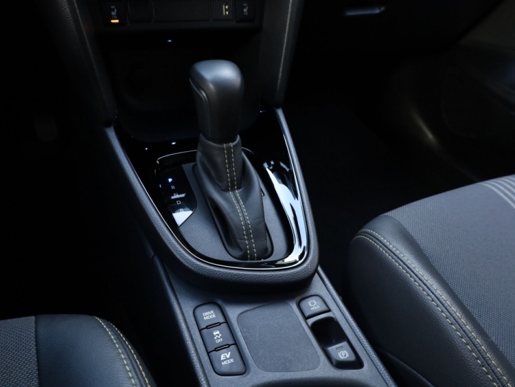 Toyota Yaris Cross 1.5 Hybrid Adventure | Head-Up | Half Leder | Dodehoek