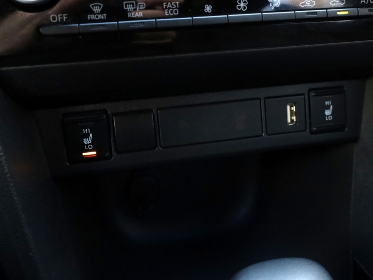 Toyota Yaris Cross 1.5 Hybrid Adventure | Head-Up | Half Leder | Dodehoek