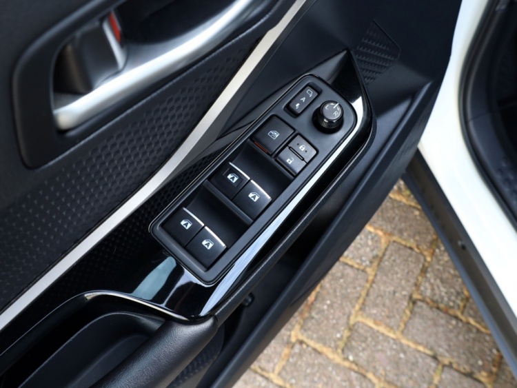 Toyota C-HR 1.8 Hybrid Black Editon | Leder | JBL | Park-Assist