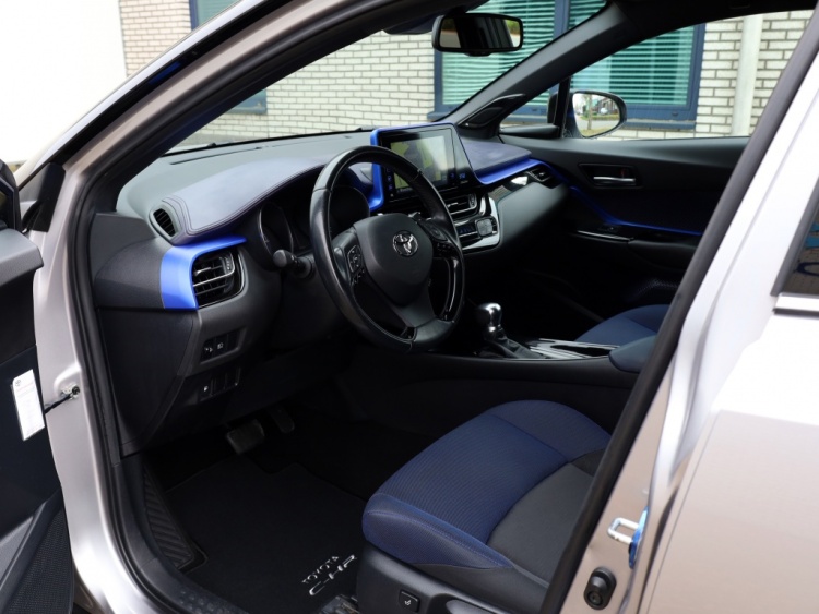 Toyota C-HR 1.8 Hybrid Bi-Tone | JBL Audio | Stoelverwarming | Navigatie
