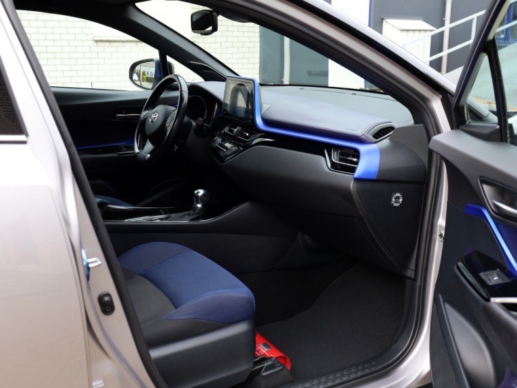 Toyota C-HR 1.8 Hybrid Bi-Tone | JBL Audio | Stoelverwarming | Navigatie