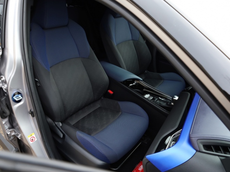 Toyota C-HR 1.8 Hybrid Bi-Tone | JBL Audio | Stoelverwarming | Navigatie