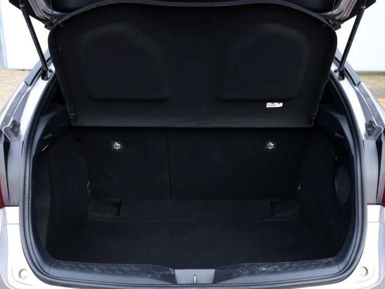 Toyota C-HR 1.8 Hybrid Bi-Tone | JBL Audio | Stoelverwarming | Navigatie