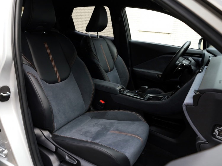 Lexus LBX Cool 2WD | Leder/Alcantara | Memory Seat | BSM