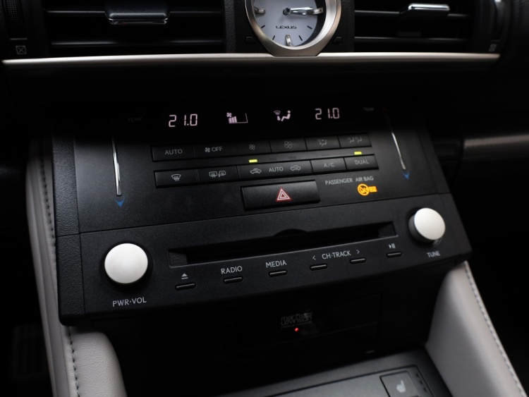 Lexus RC 300h F SPORT Line | Mark Levinson | Safety Pack | Stoelventilati