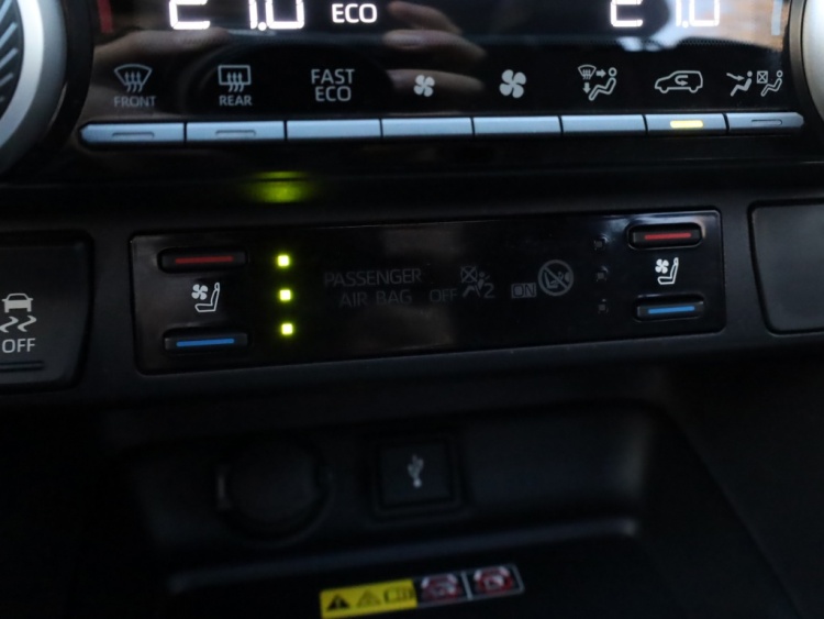 Toyota RAV4 2.5 Plug-in Hybrid Bi-Tone+ | Panoramadak | Stoelventilatie | JB